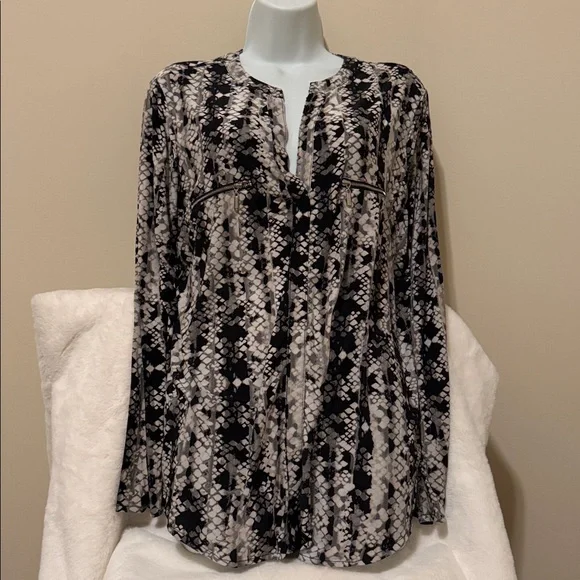 Carmen Marc Valvo Black and Cream Patterned Blouse - Picture 4 of 6